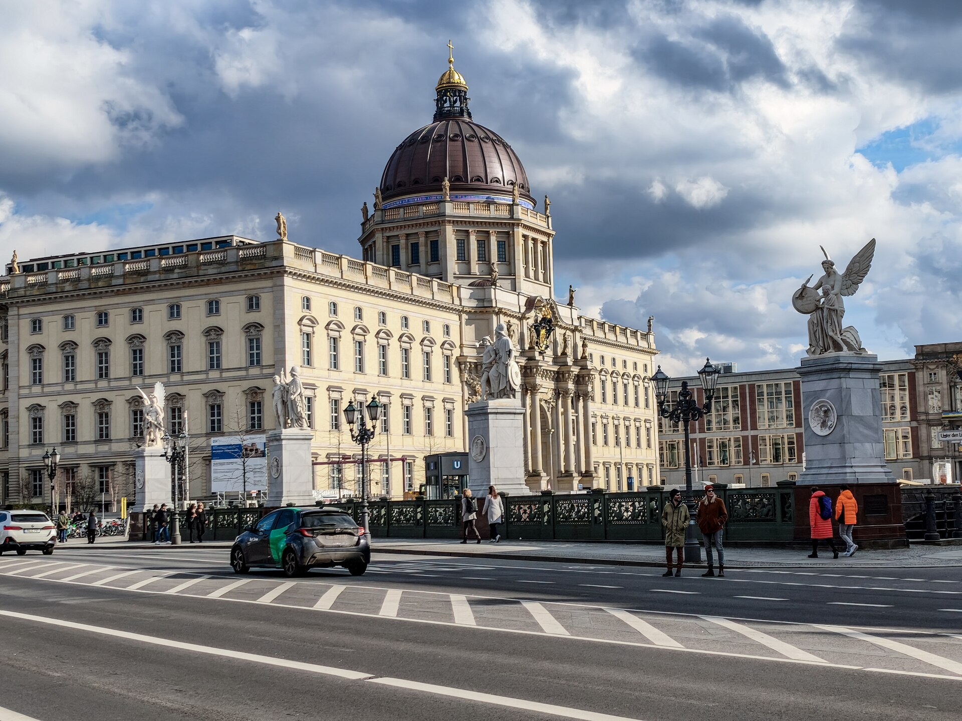 Berlin Tech Programs Weigh Digital Literacy Gains Against Privacy Risks and Equity Gaps