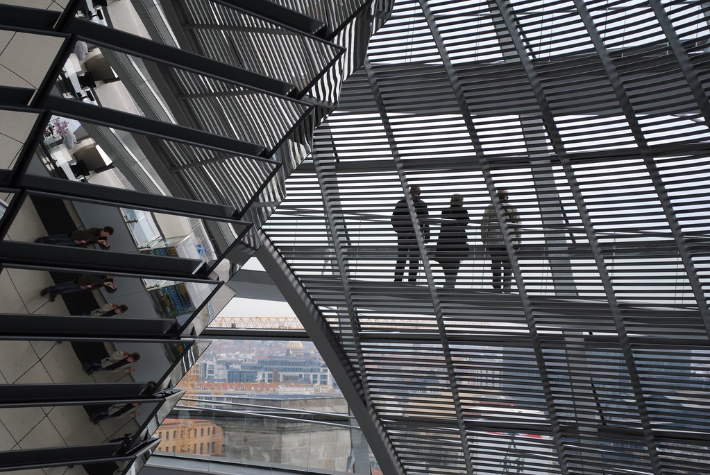 DAX Slumps Nearly 3% as Savings Strategies Face Growing Headwinds in 2026