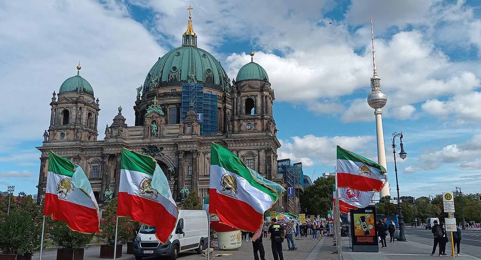 Berlin Tech Professionals Discover Networking Gold at Neighborhood Meetups