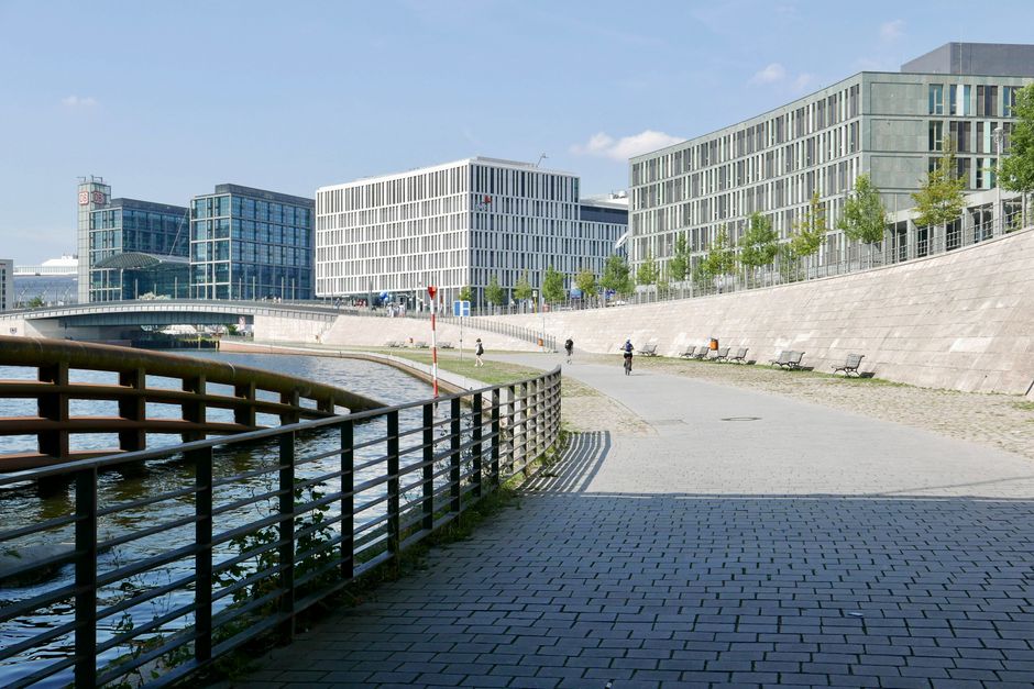 Berlin’s Dog-Friendly Parks Thrive as Social Fitness Hubs for Humans and Hounds