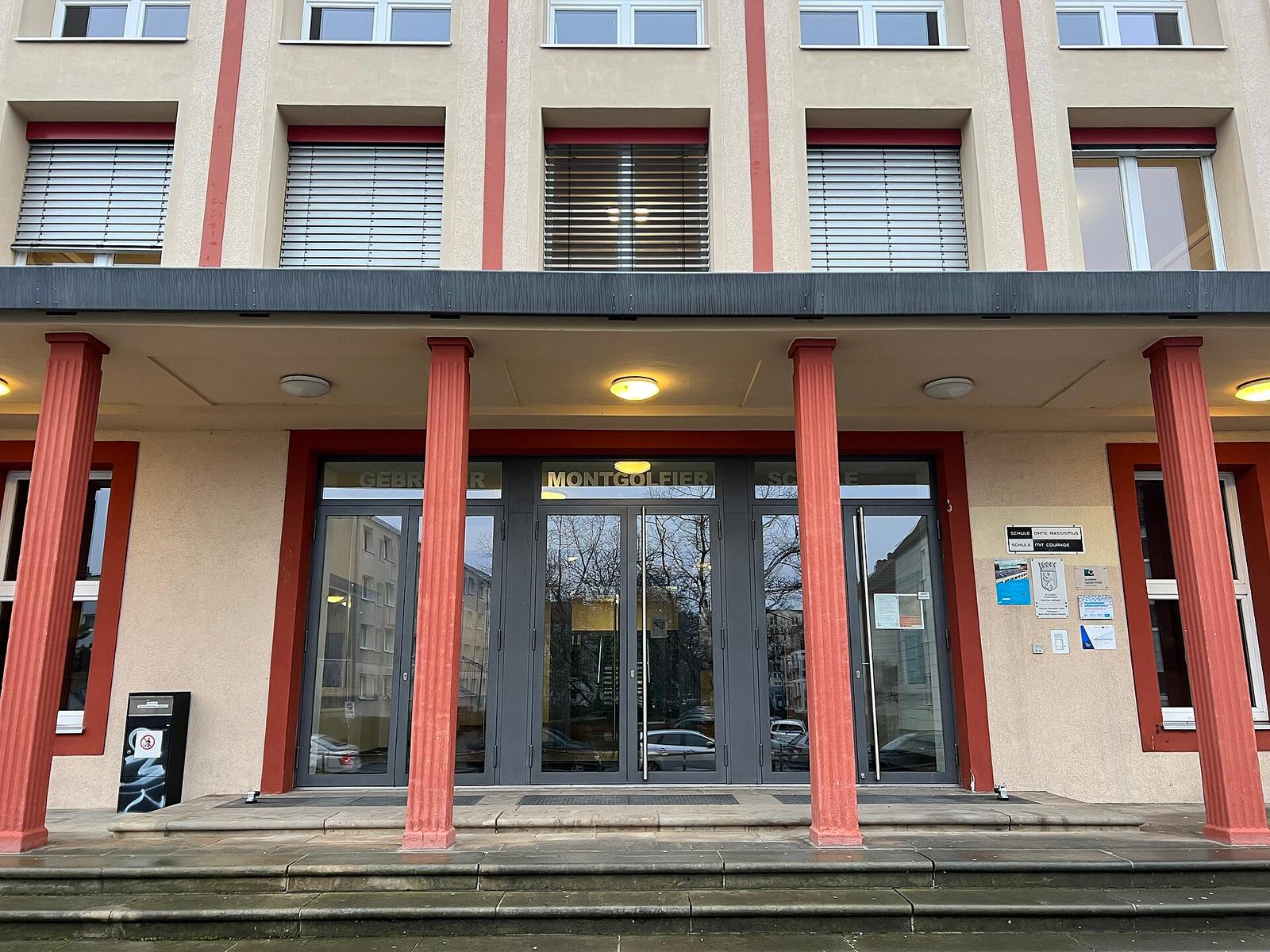 Berlin Gebrüder Montgolfier Gymnasium lub 2024 02 09 Eingang